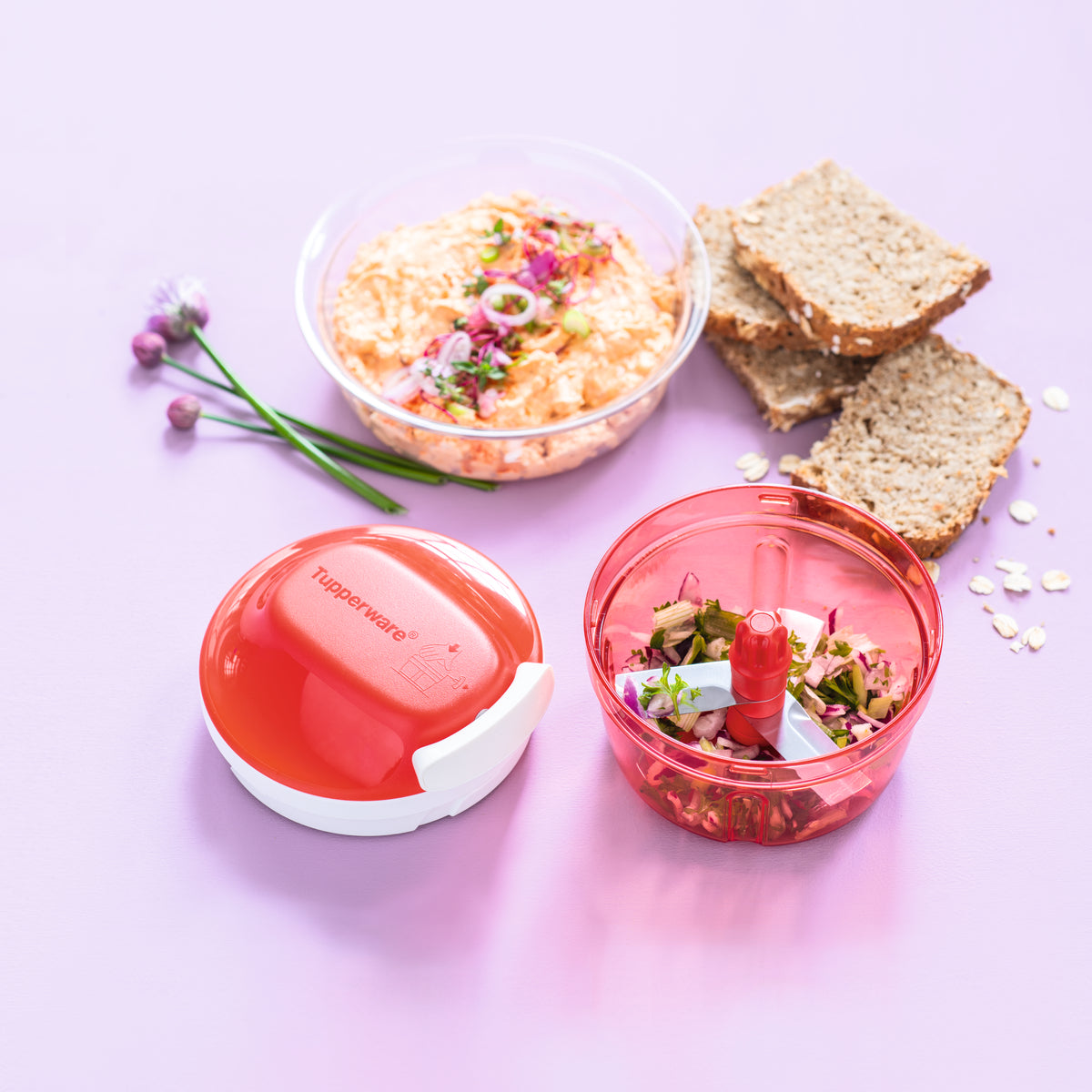 על השולחן קערת הגשה קטנה 275 מ״ל