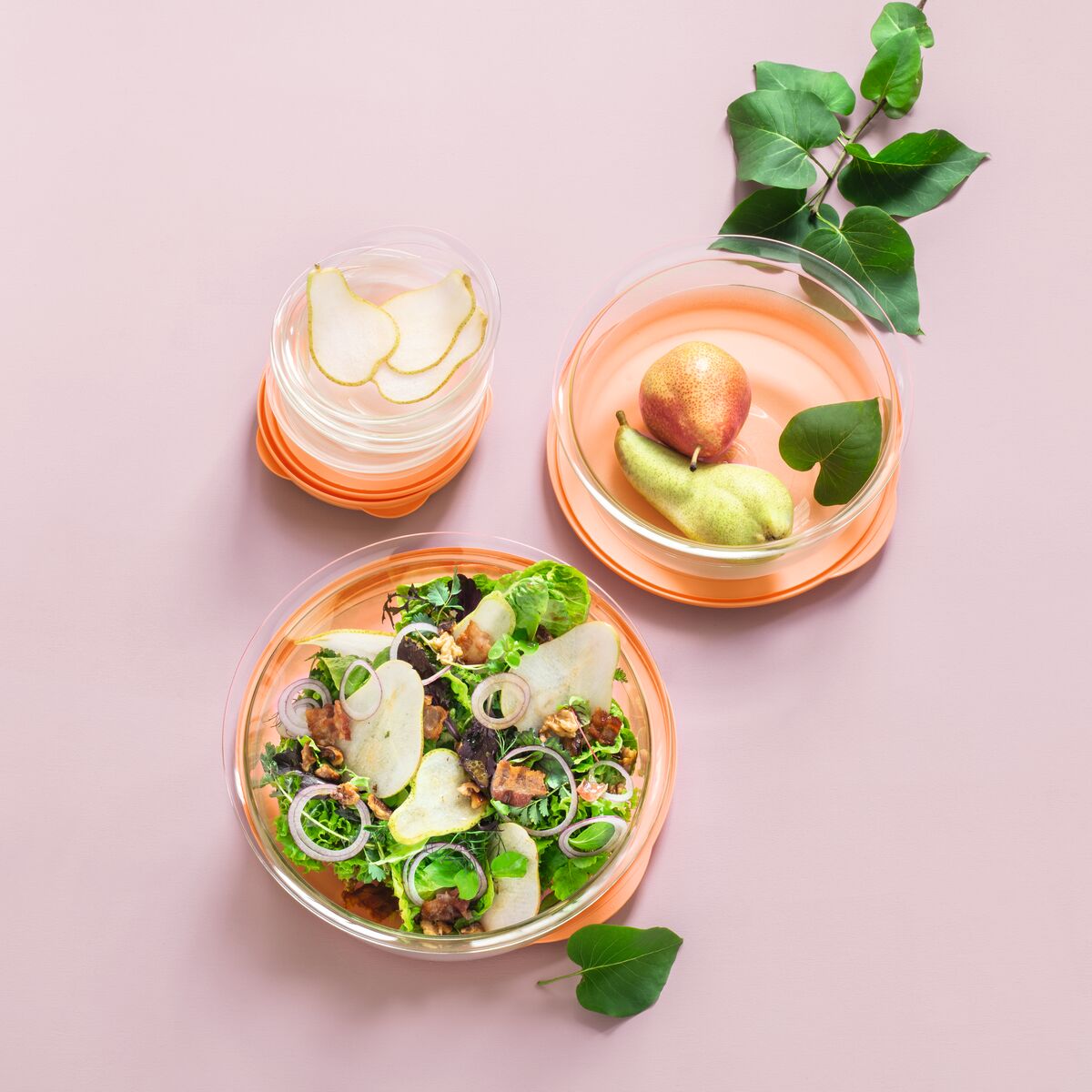 על השולחן קערת הגשה קטנה 275 מ״ל